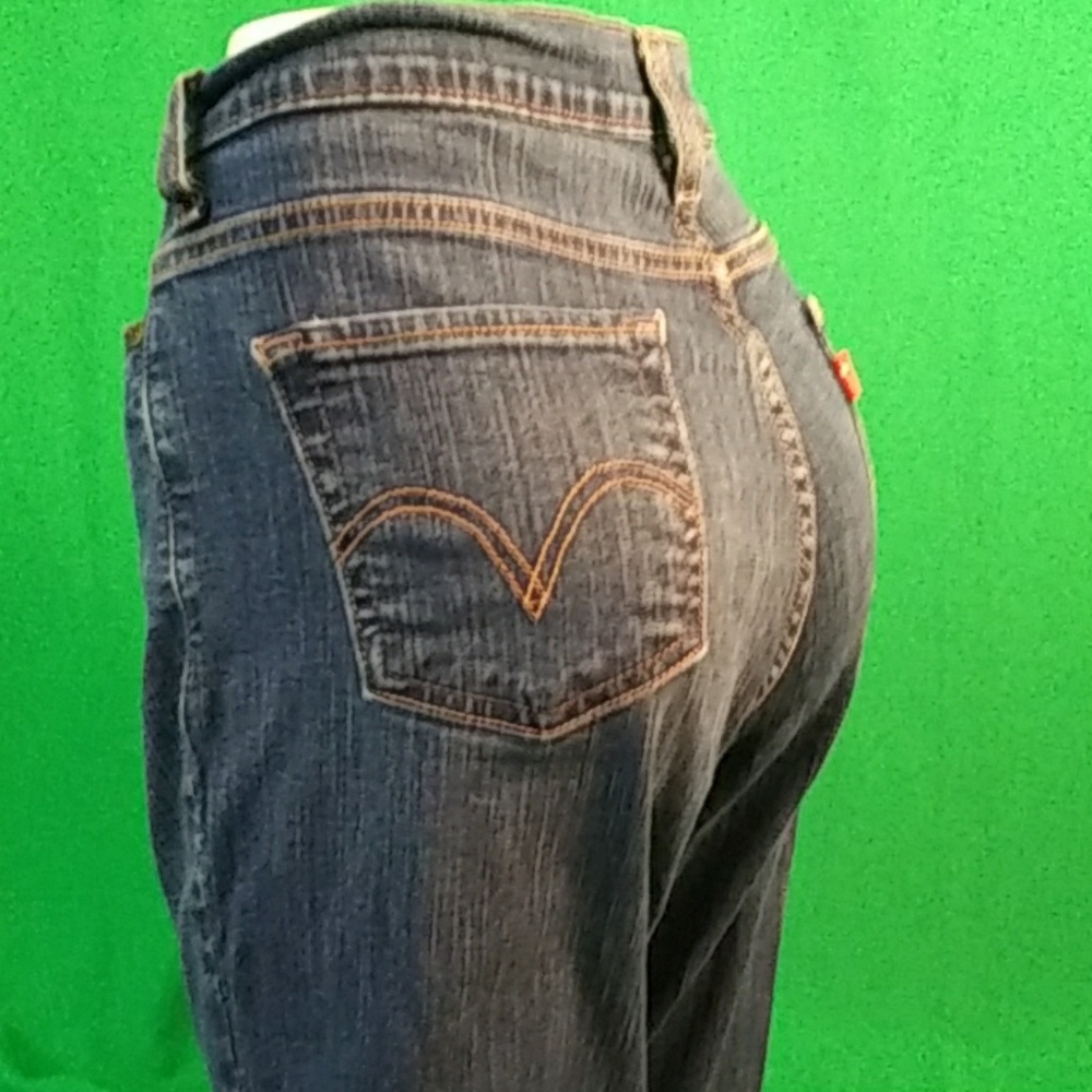 Levis Strauss. Perfectly slimming. Boot Cut 512